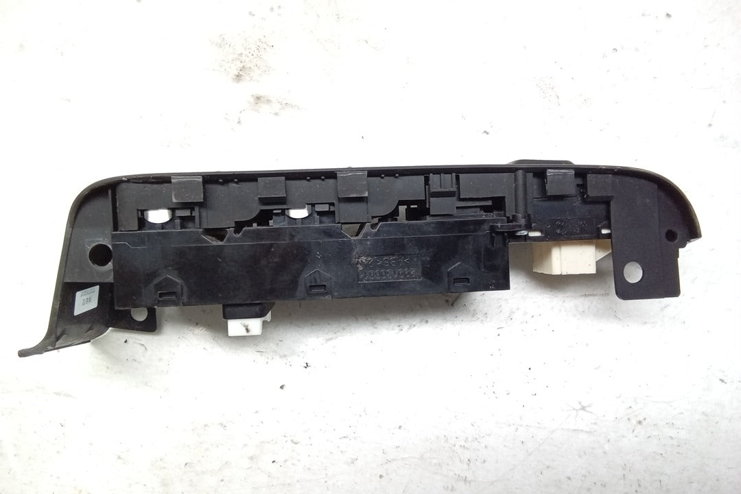 16 Kia Soul Drivers Master Door Lock and Window Switch A2909