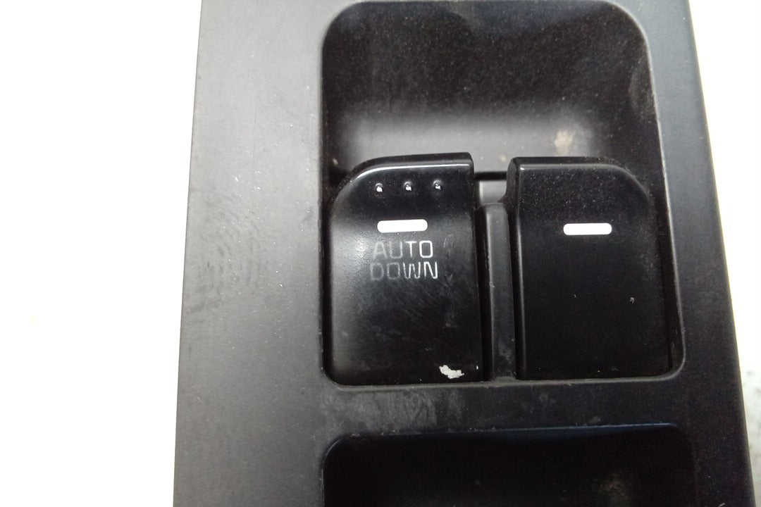 16 Kia Soul Drivers Master Door Lock and Window Switch A2909