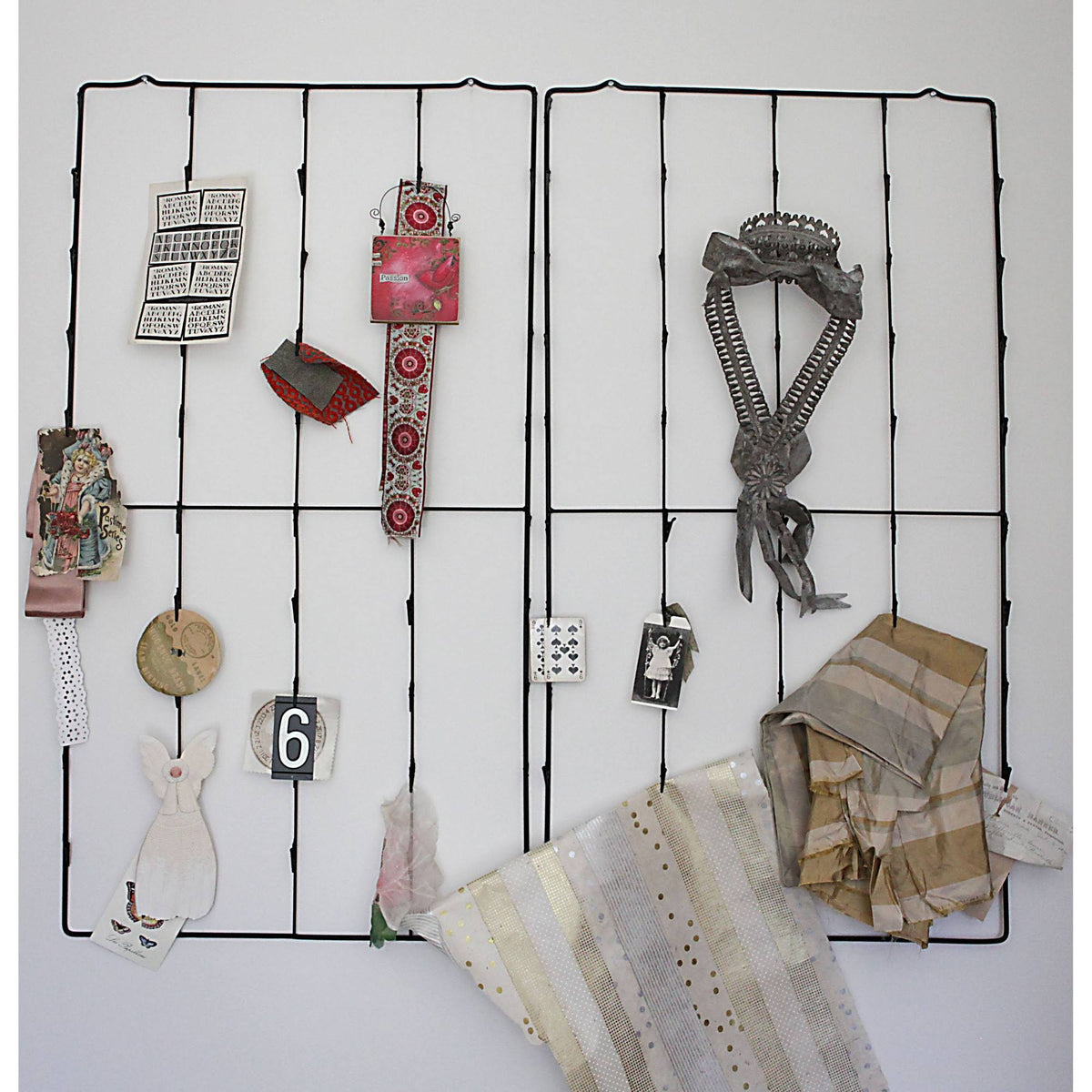 Metal Photo/Card Holder with 3 Postcards B877
