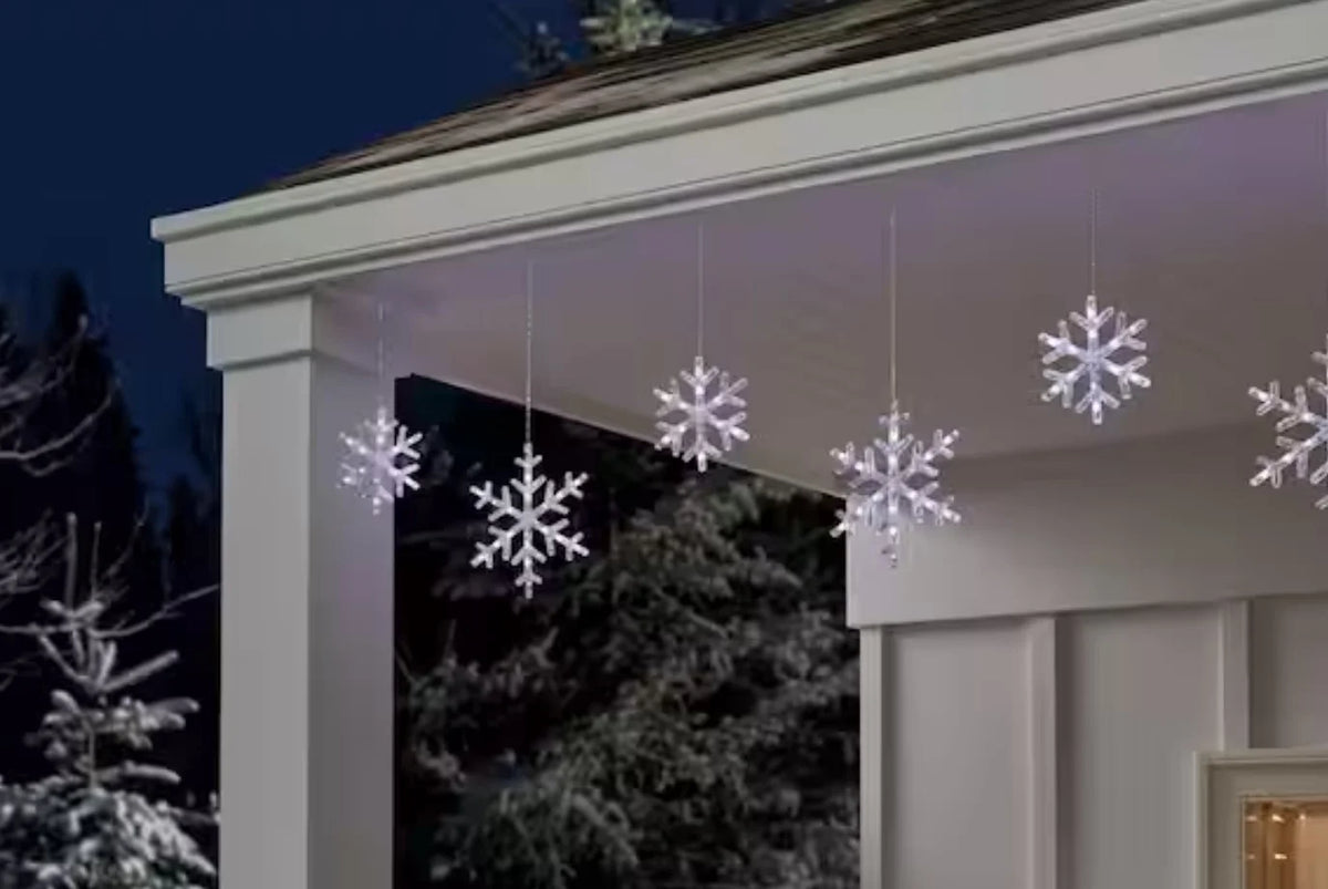 10 Count Cool White LED Hanging Snowflakes 15.5 ft D957610