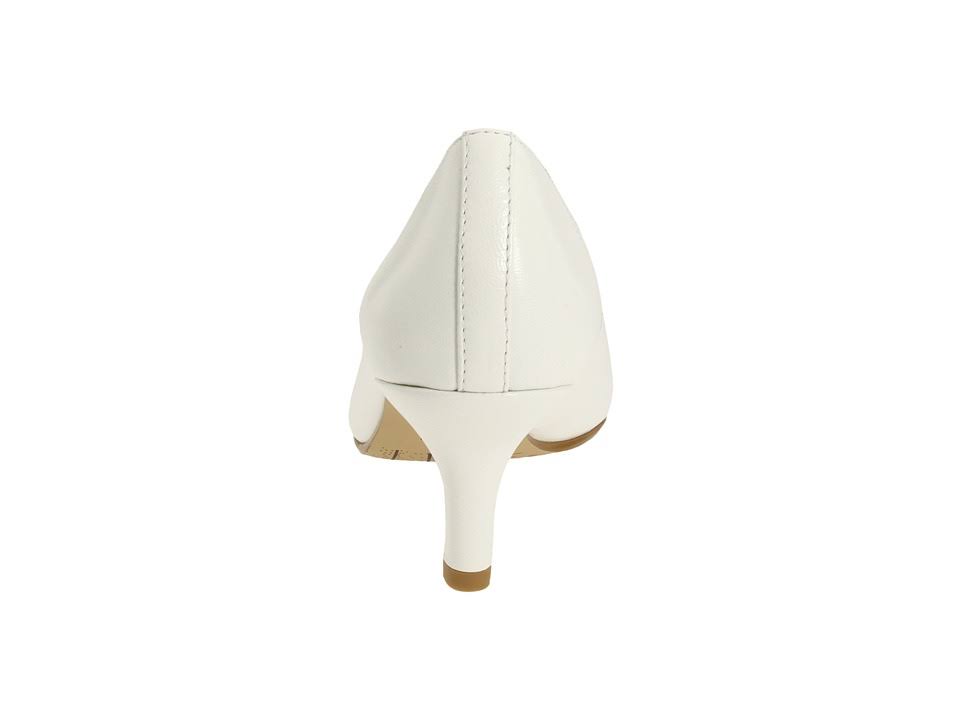 White Wow Pump C405046