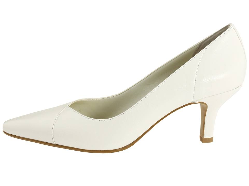White Wow Pump C405046