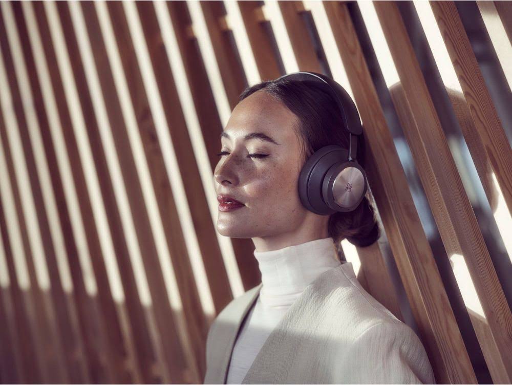 Navy Wireless Noise Cancelling Over-the-Ear Headphones Z441729